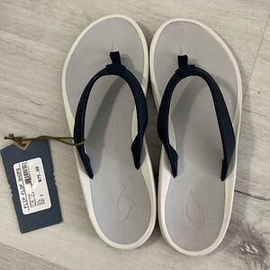 NWT-OLUKAI-Pi'oe Women's Beach Sandals,Water-Resistant-Navy blue and Grey-Size 8